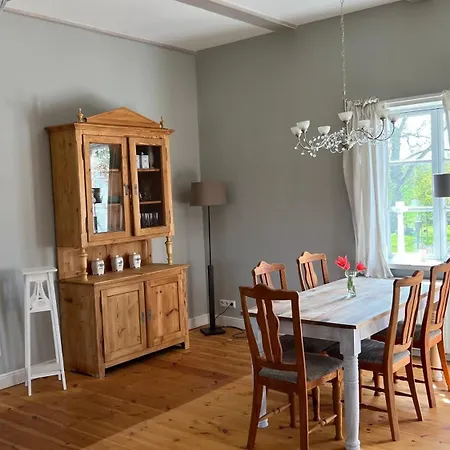 Alte Kutscherremise Vom Gut Niendorf Hébergement de vacances Bad Kleinen